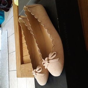 Banana Republic beige ballet flats